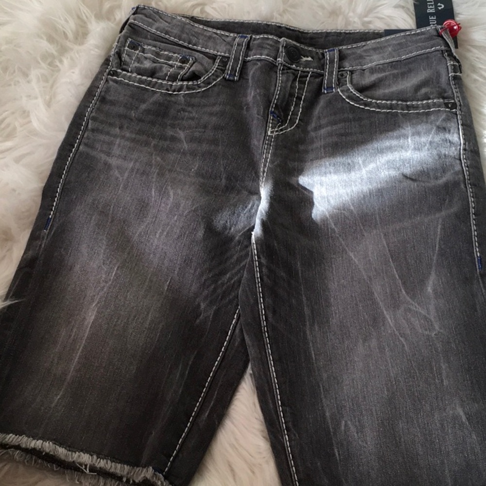 BNWT BOYS TRUE RELIGION SHORTS SIZE 18